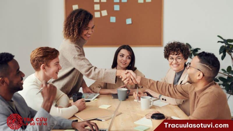 Thái Âm kết hợp với các sao cát tinh chủ về mối quan hệ bạn bè, đồng nghiệp tốt đẹp, tương trợ nhau Thái Âm kết hợp với các sao cát tinh chủ về mối quan hệ bạn bè, đồng nghiệp tốt đẹp, tương trợ nhau